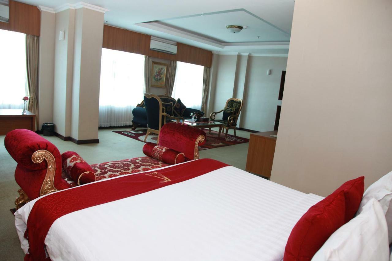 Training Centre Damhil Hotel Gorontalo Exterior photo