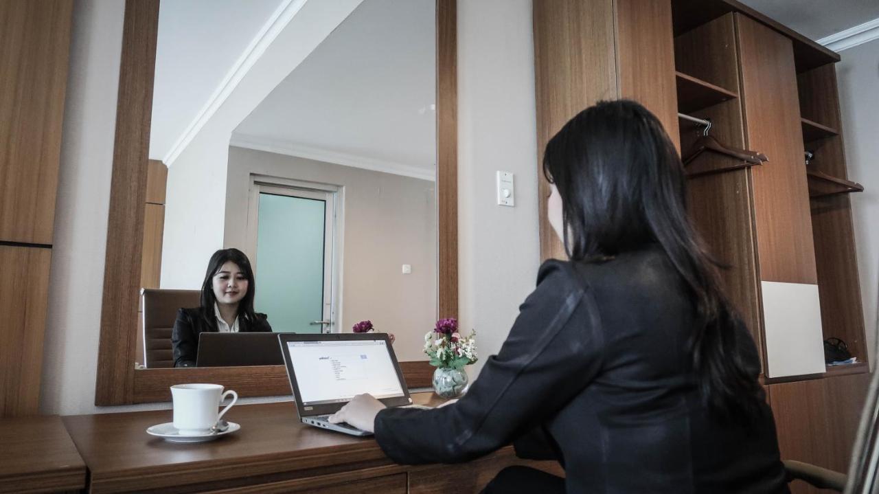 Training Centre Damhil Hotel Gorontalo Exterior photo